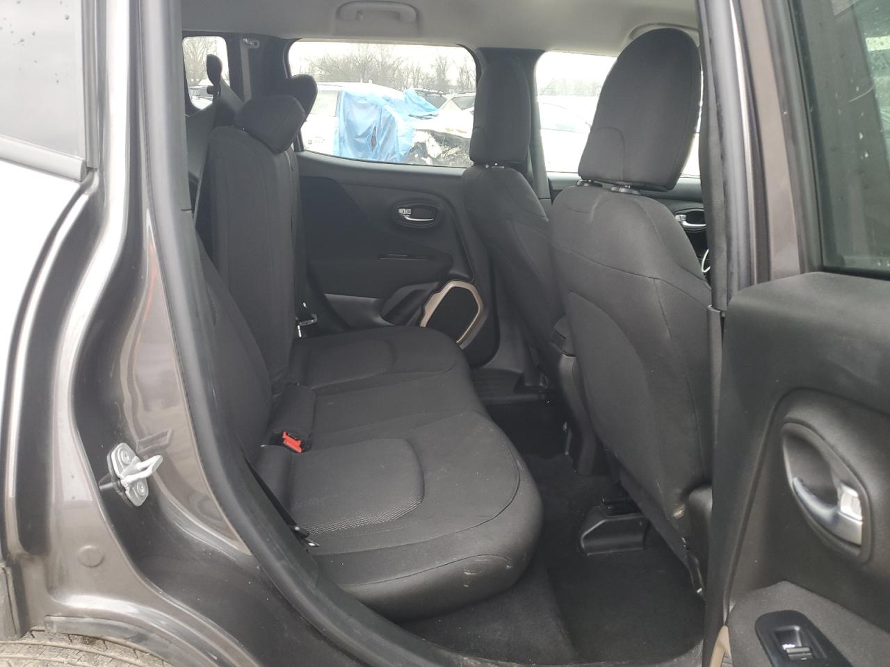 2017 Jeep Renegade - Image 11