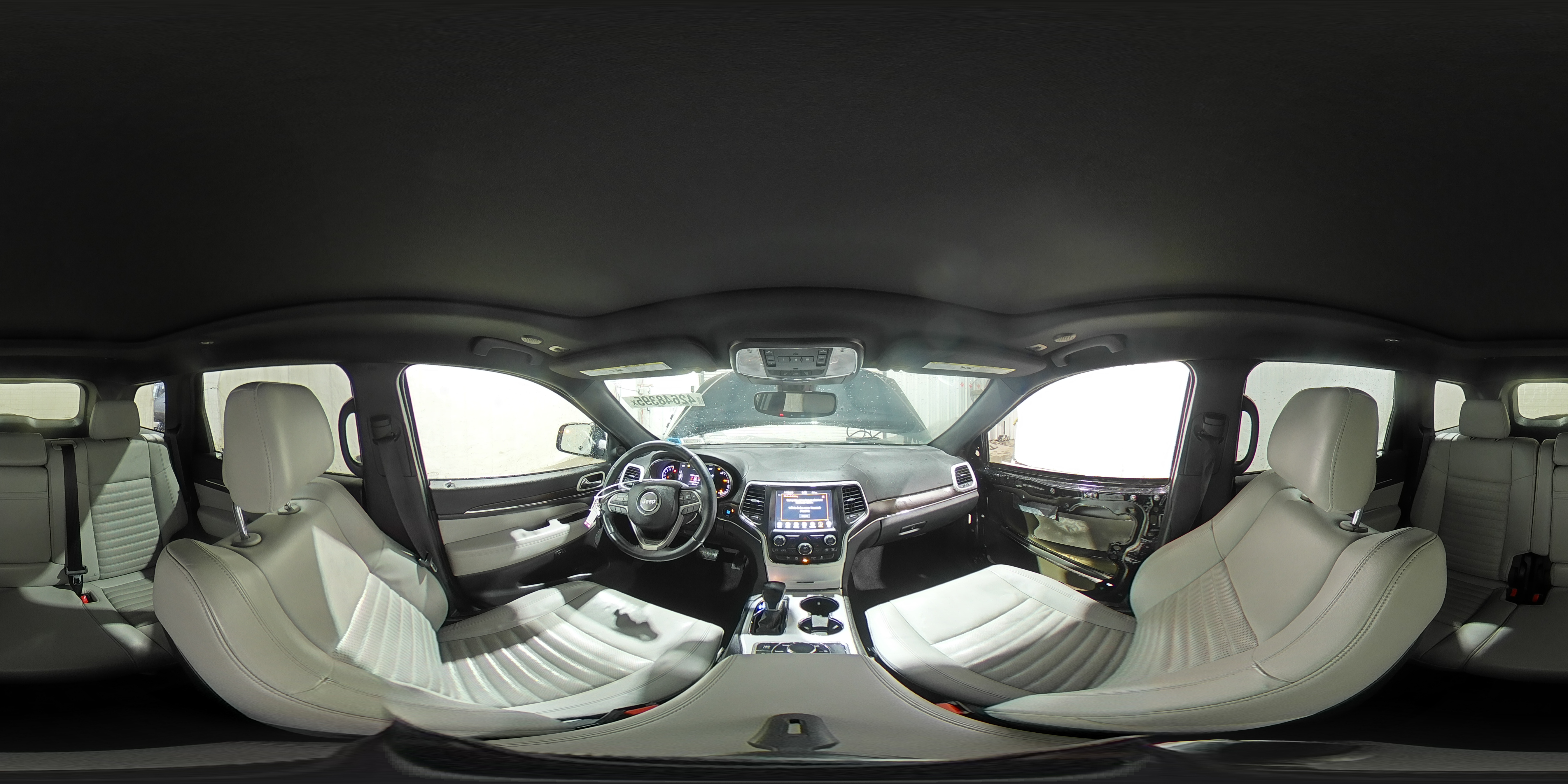 2018 Jeep Grand Cherokee - Image 16