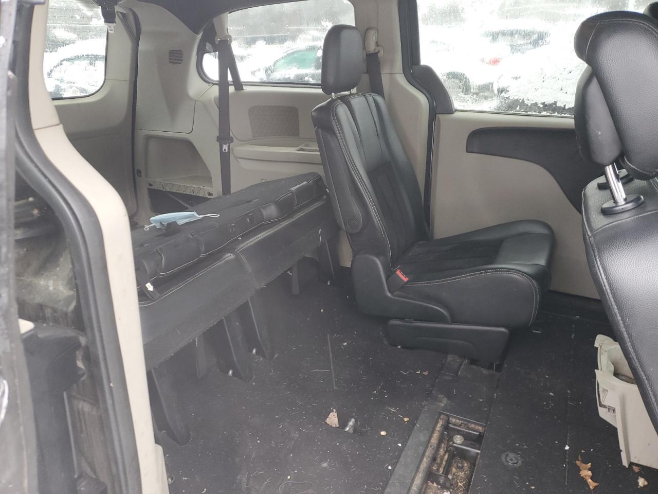 2017 Dodge Caravan - Image 11