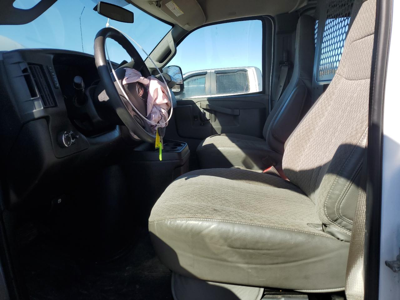 2017 GMC Savana - Image 7