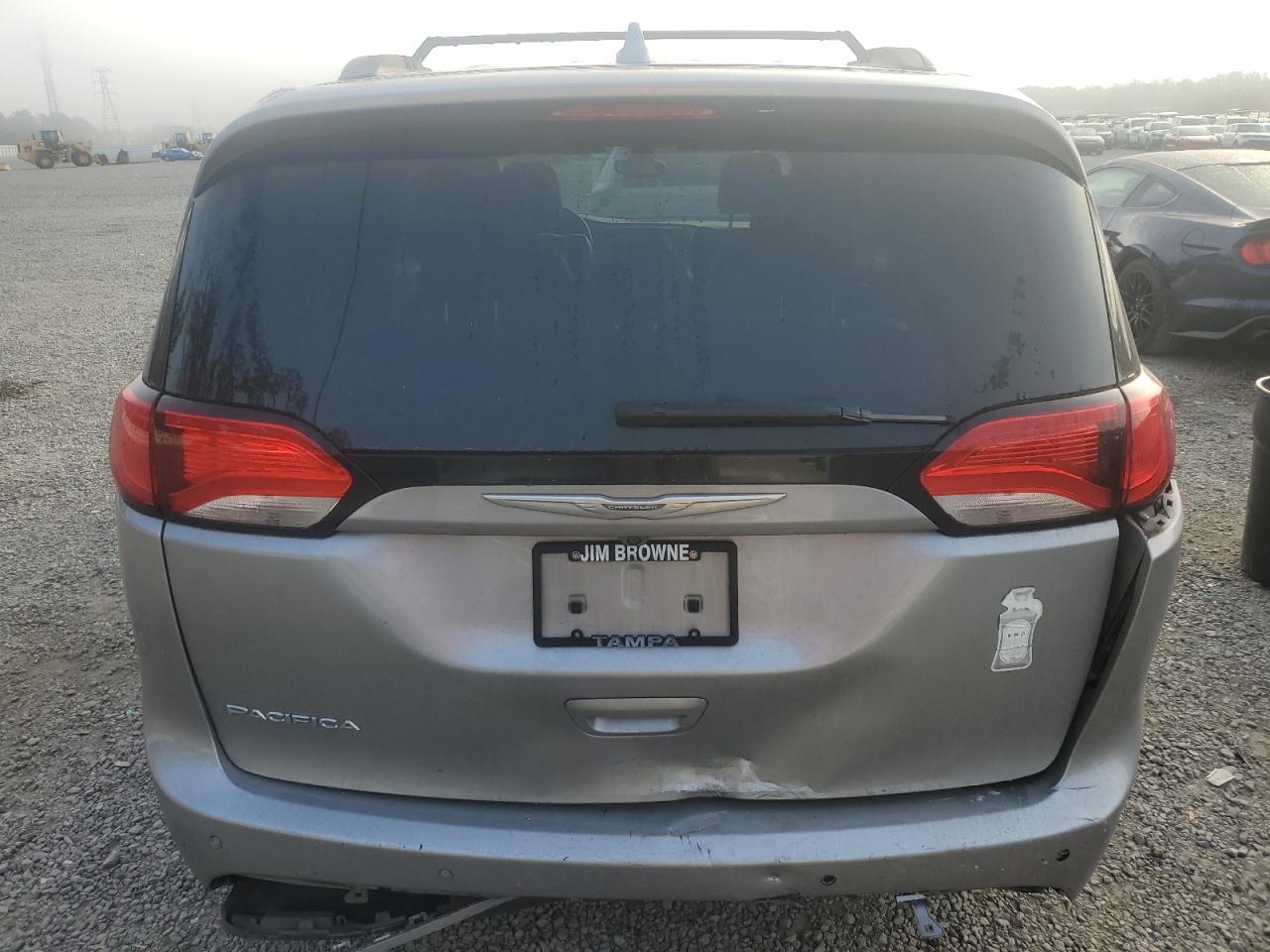 2017 Chrysler Pacifica - Image 6