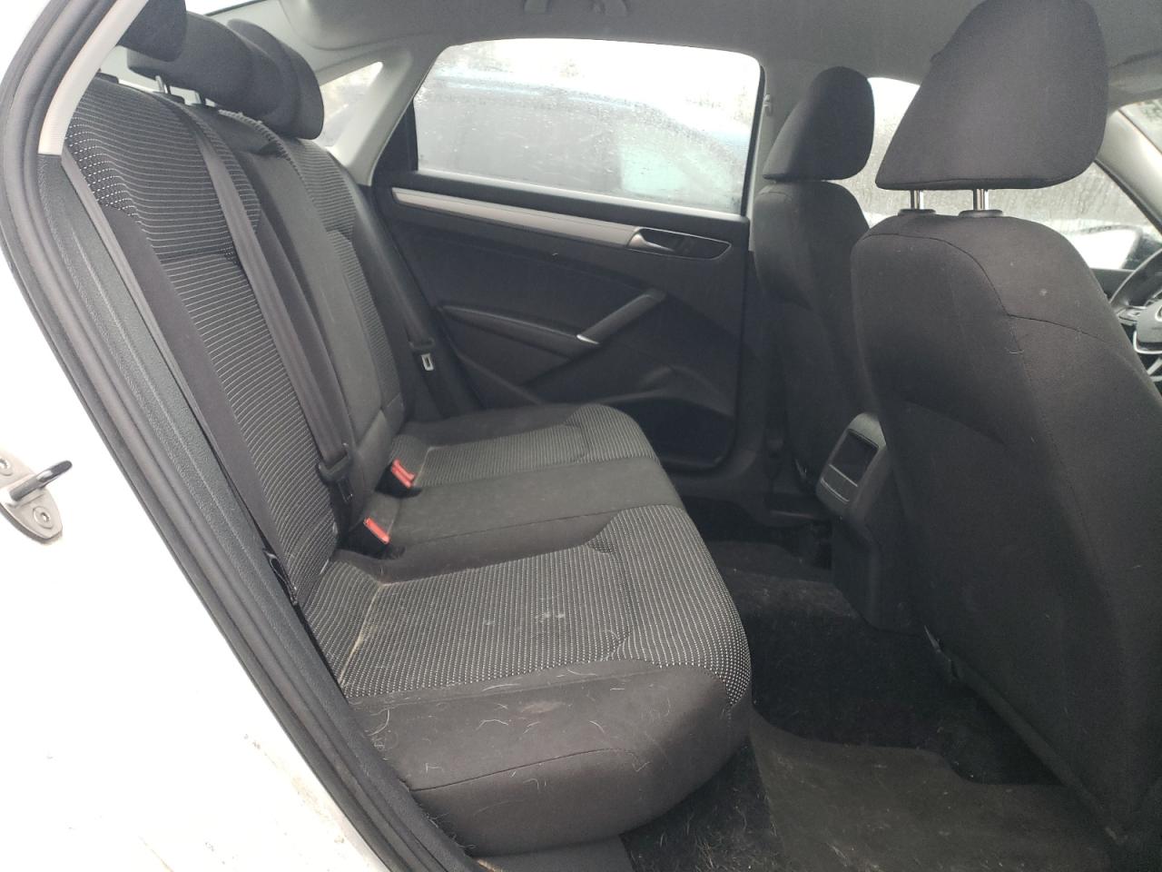 2017 Volkswagen Passat - Image 10