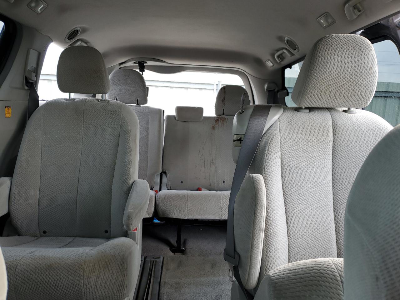 2011 Toyota Sienna - Image 10