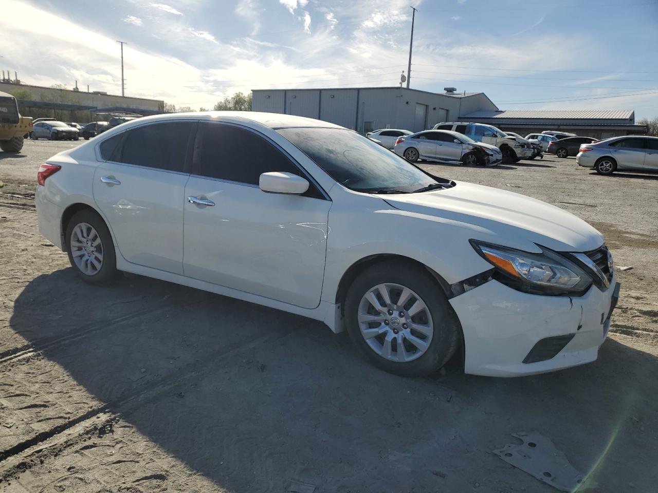 2017 Nissan Altima - Image 4