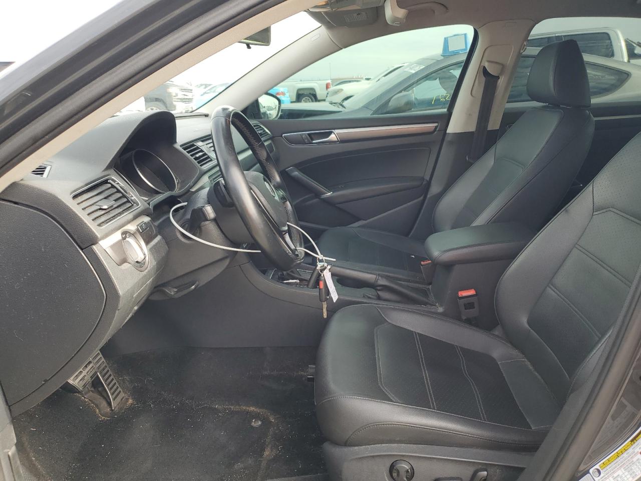 2017 Volkswagen Passat - Image 7