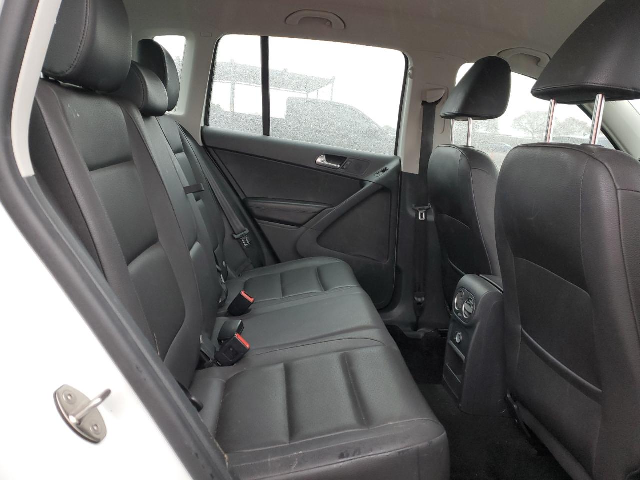 2016 Volkswagen Tiguan - Image 11
