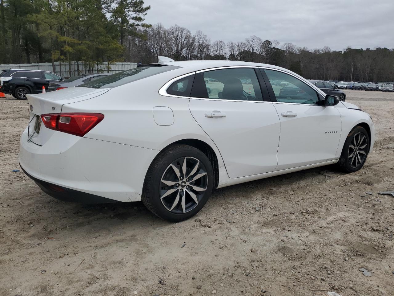 2018 Chevrolet Malibu - Image 3