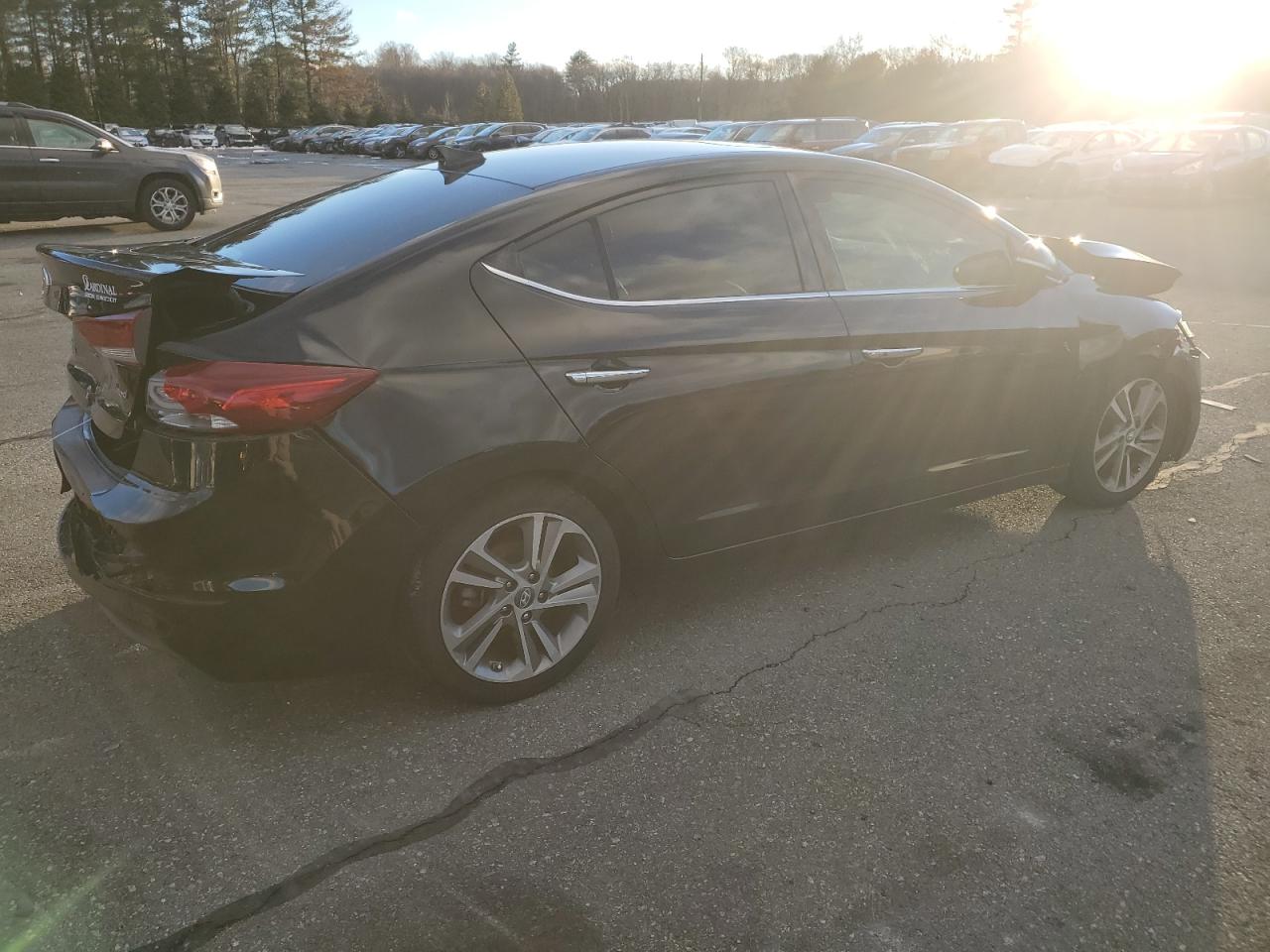 2017 Hyundai Elantra - Image 3