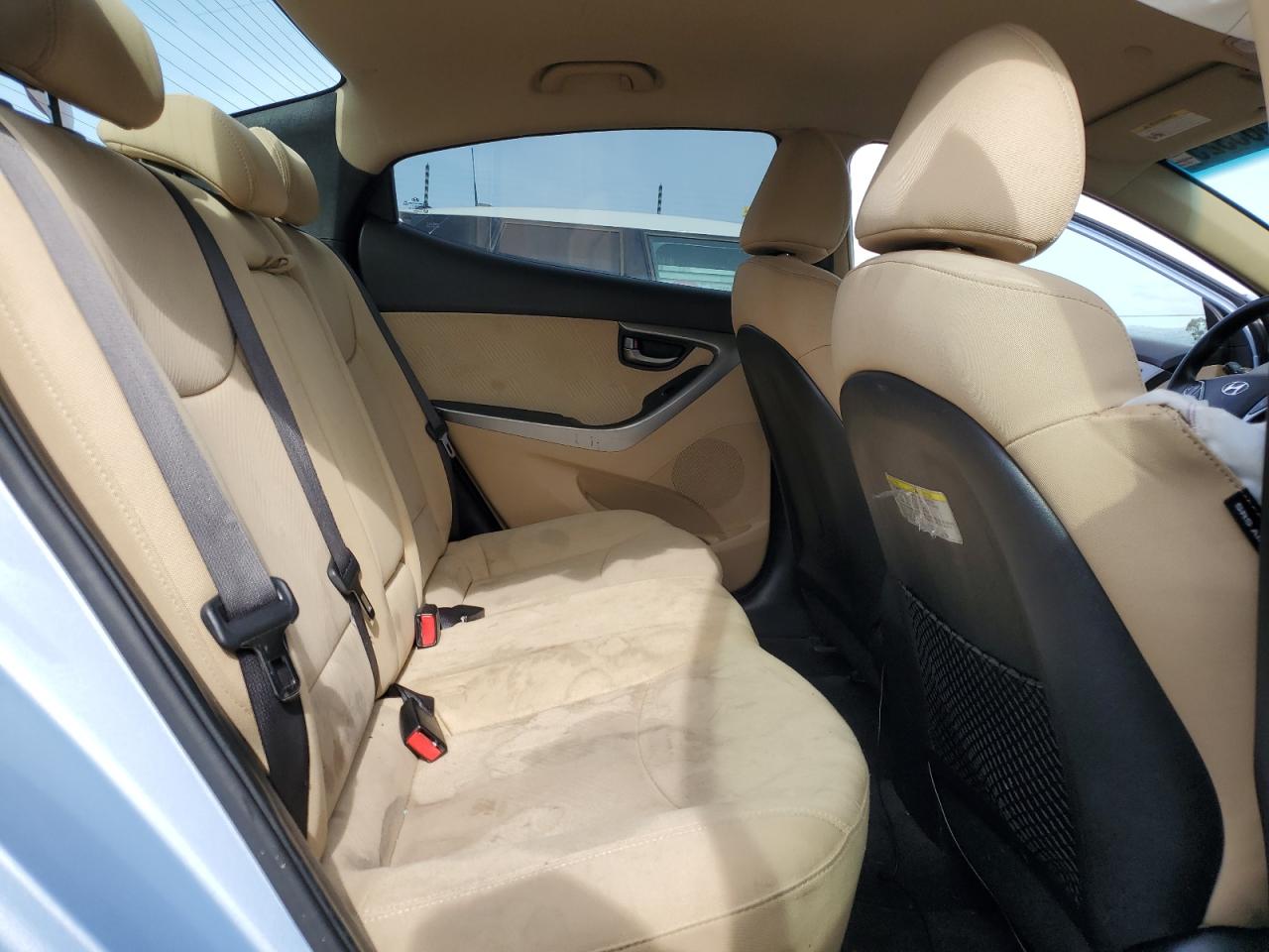 2012 Hyundai Elantra - Image 10