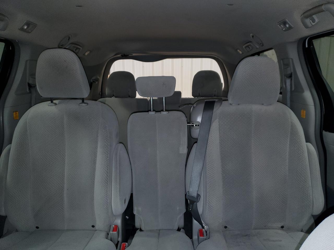 2012 Toyota Sienna - Image 10