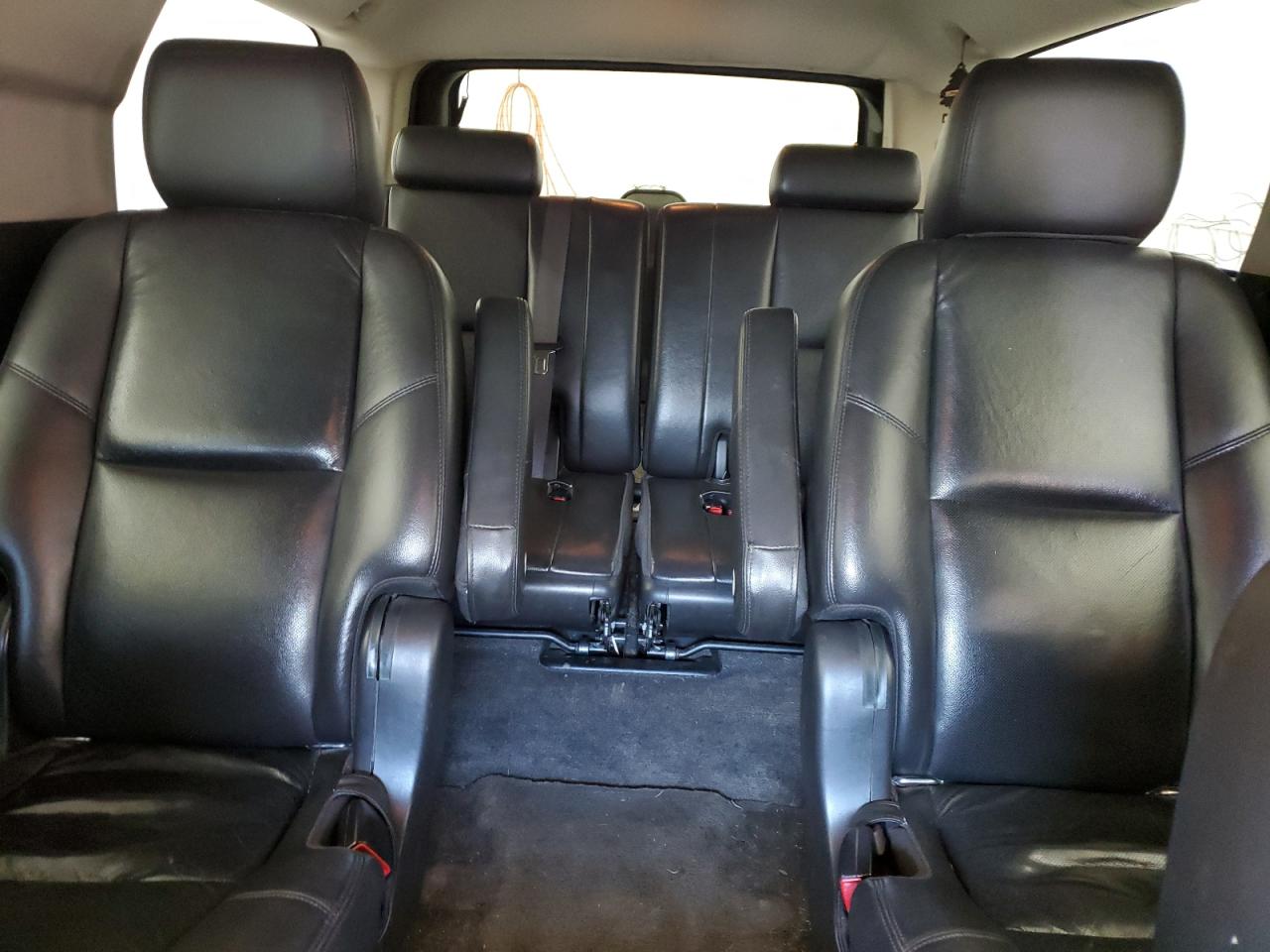 2011 Chevrolet Suburban - Image 10
