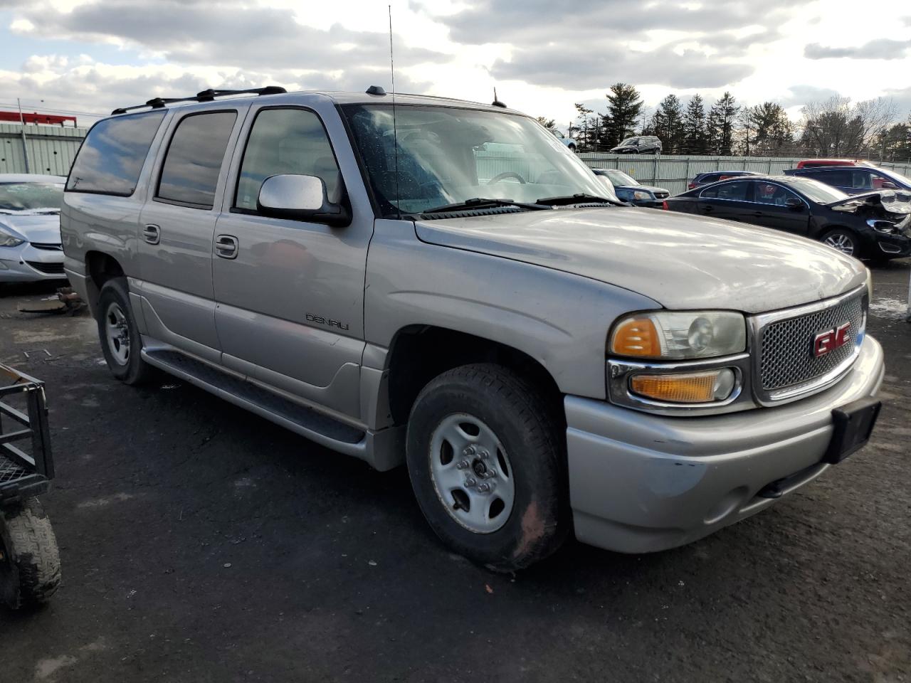 2004 GMC Yukon - Image 4