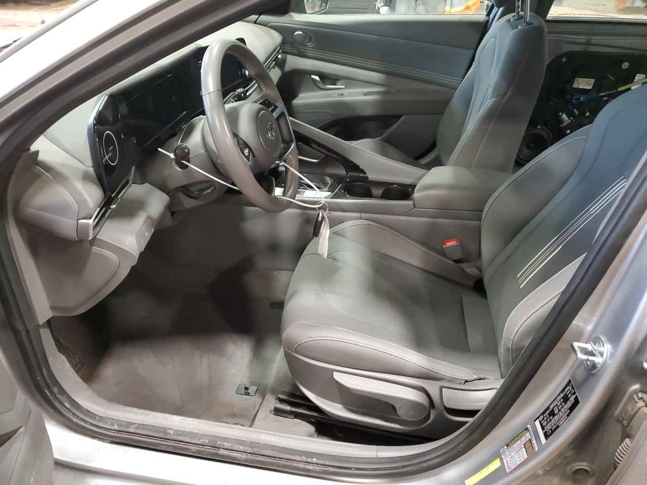 2022 Hyundai Elantra - Image 7