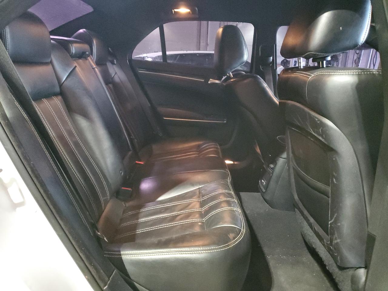 2020 Chrysler 300 - Image 10