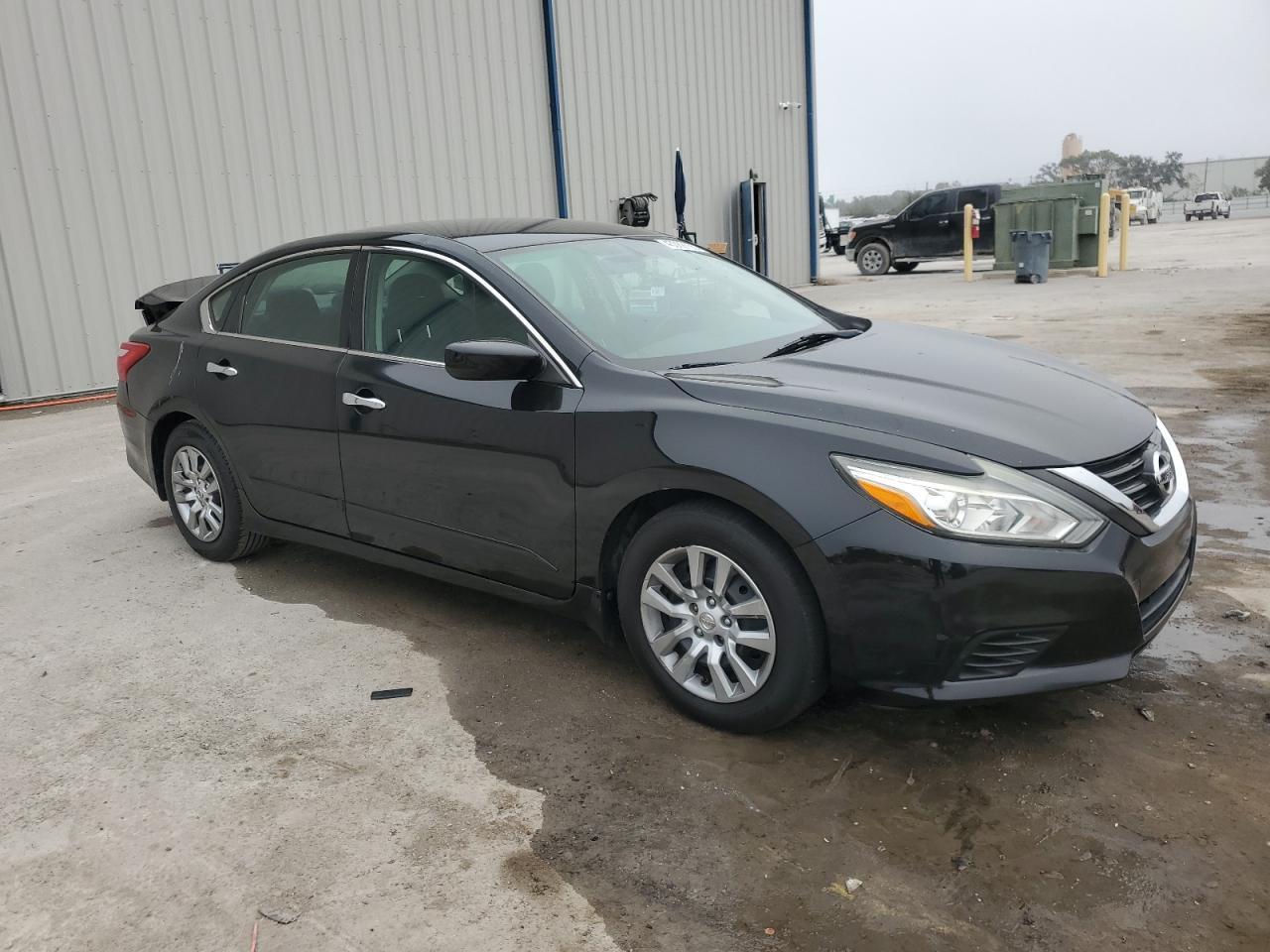 2017 Nissan Altima - Image 4