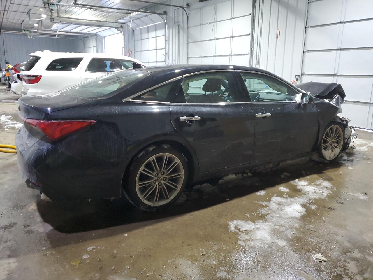 2021 Toyota Avalon - Image 3