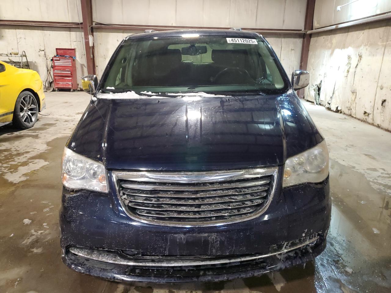 2013 Chrysler Town & Country - Image 5