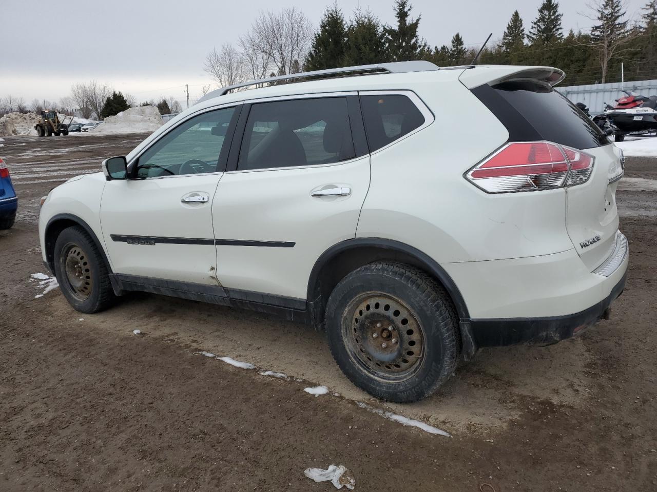 2015 Nissan Rogue - Image 2