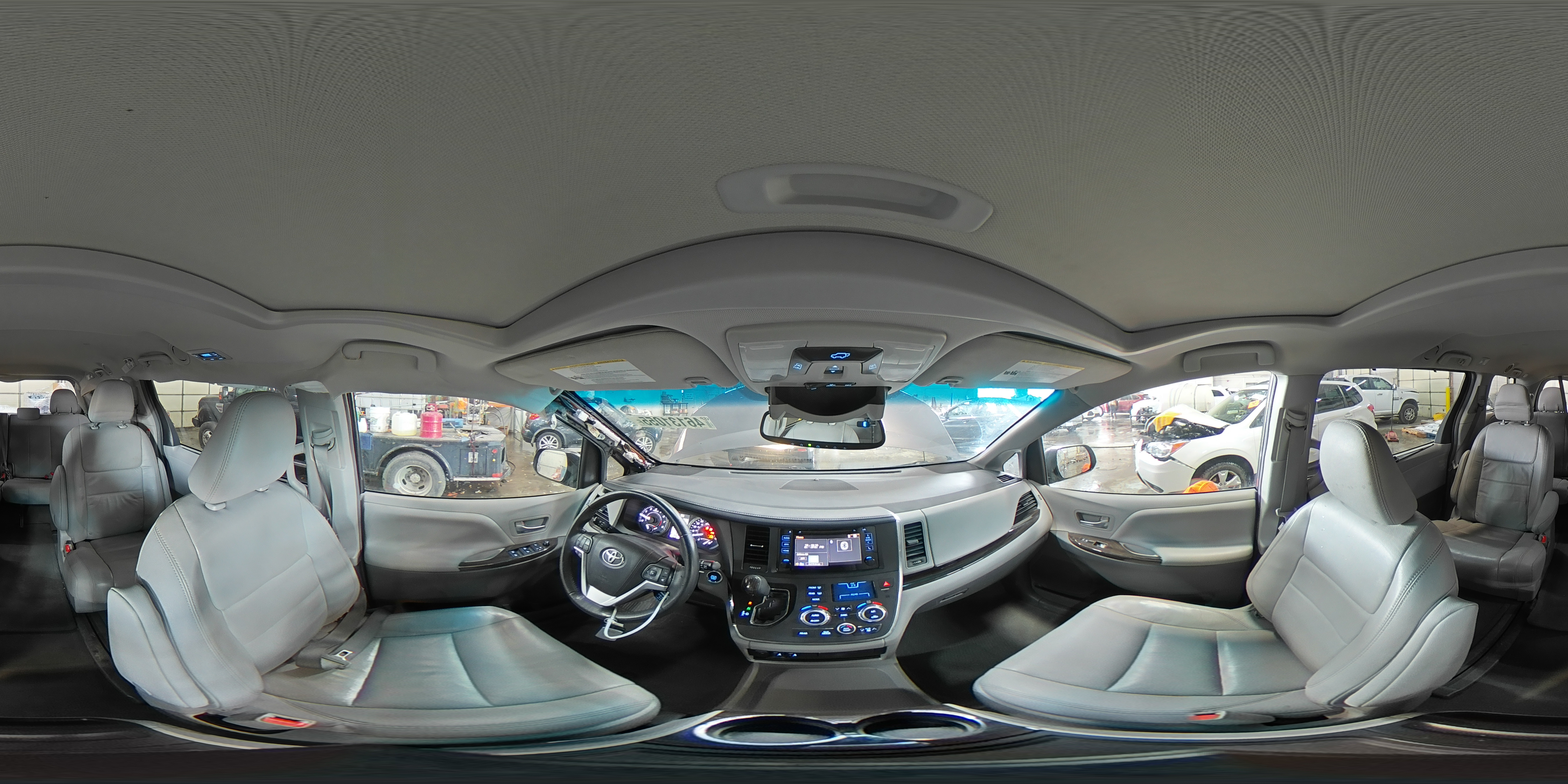 2017 Toyota Sienna - Image 15