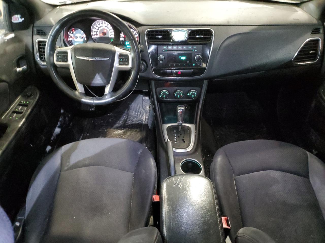 2013 Chrysler 200 - Image 8