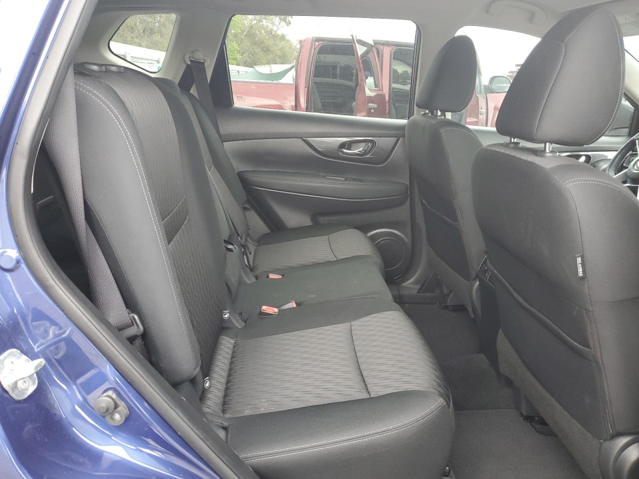 2018 Nissan Rogue - Image 11