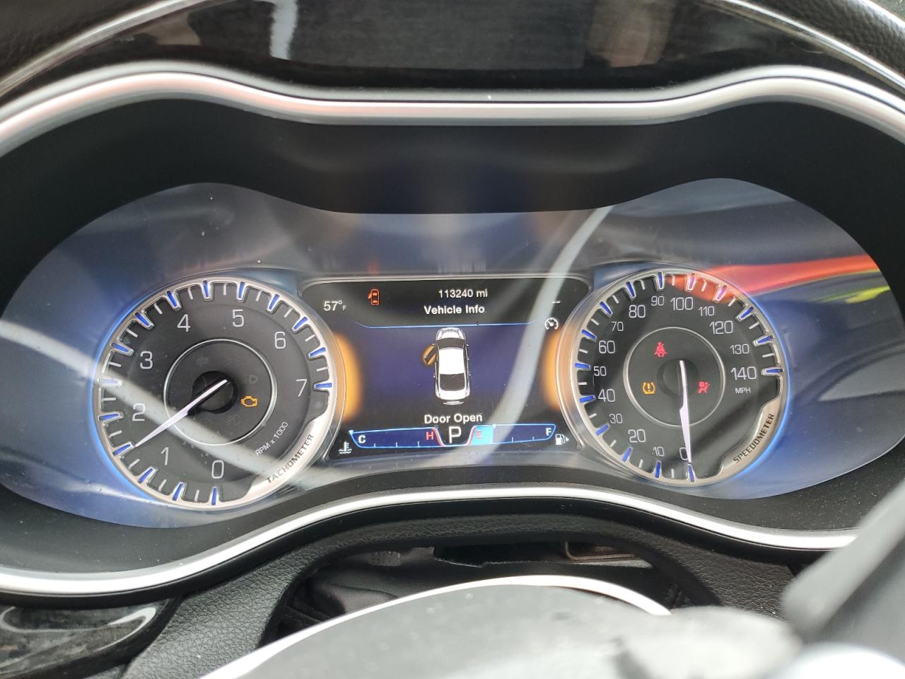 2015 Chrysler 200 - Image 9