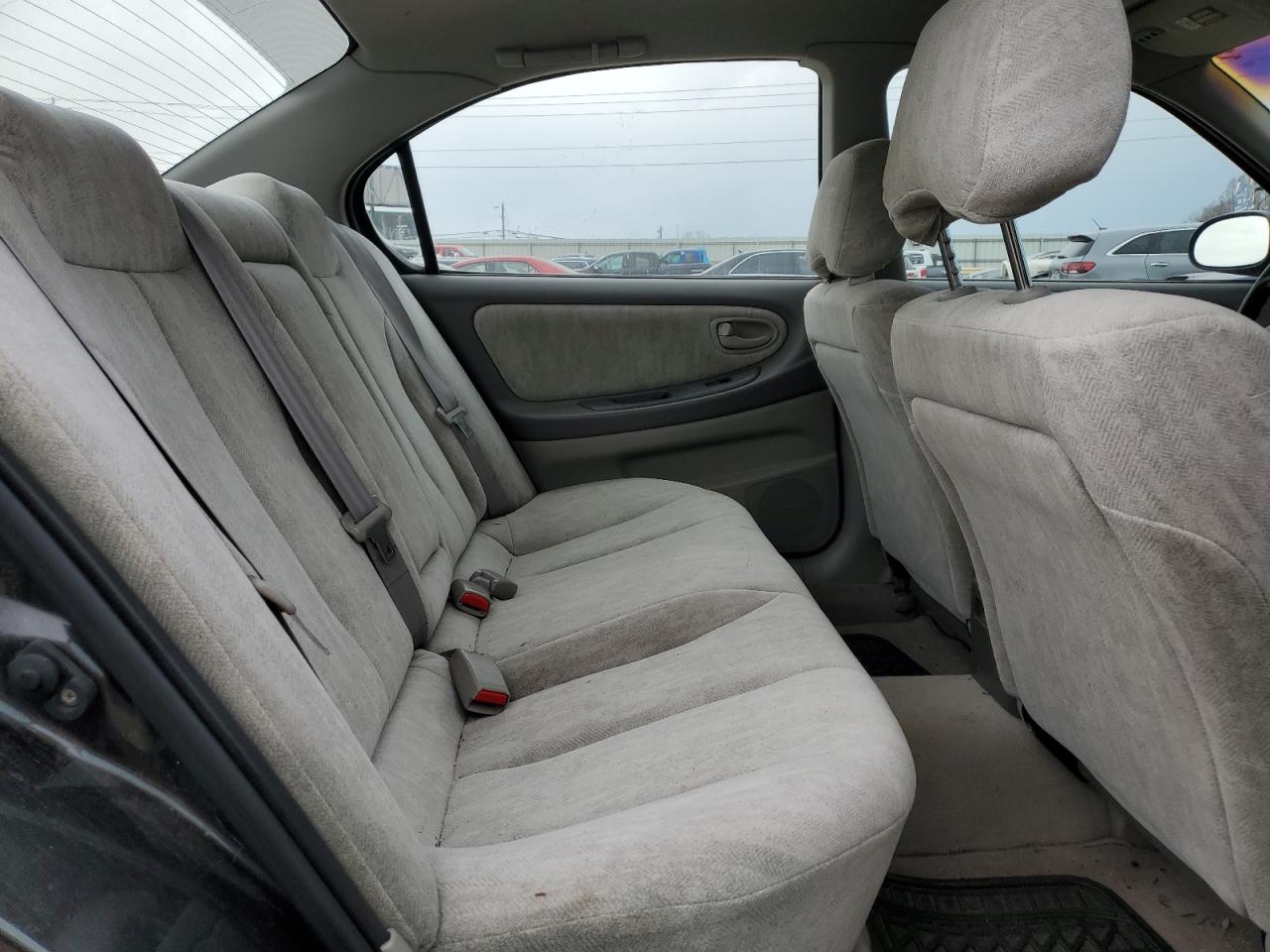 2000 Nissan Maxima - Image 10