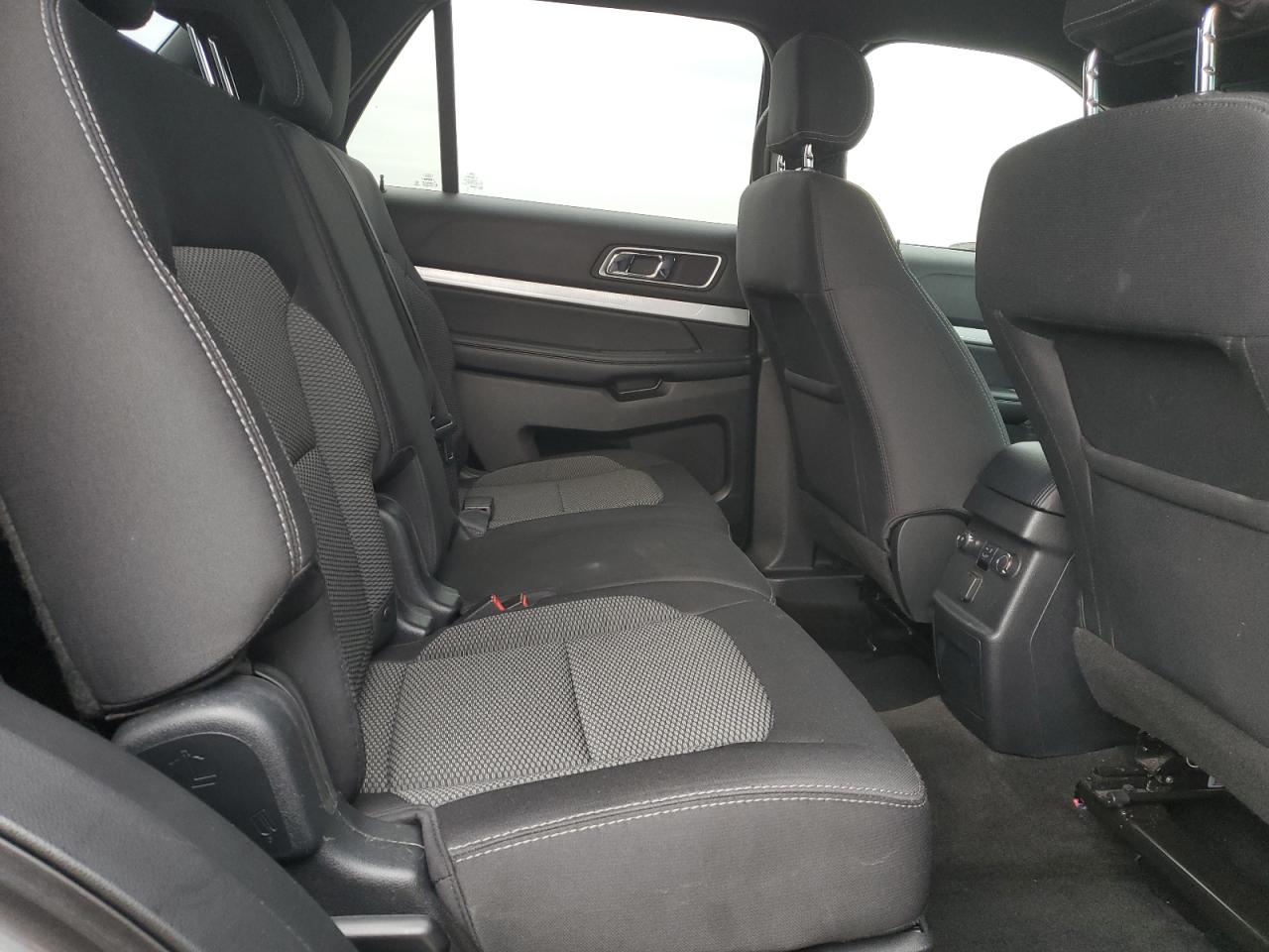 2017 Ford Explorer - Image 11