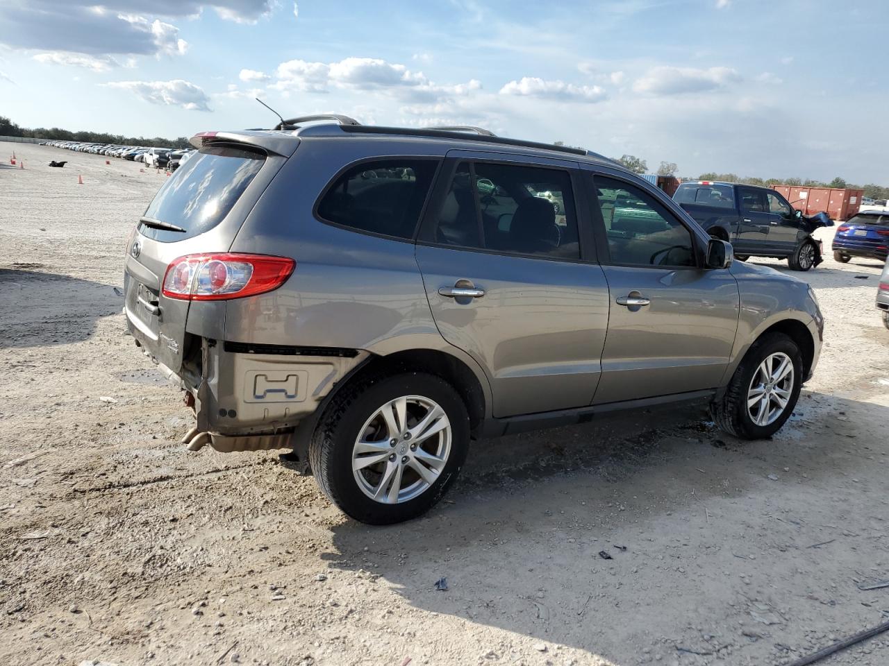 2011 Hyundai Santa Fe - Image 3