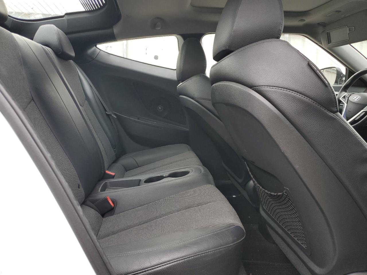 2015 Hyundai Veloster - Image 10