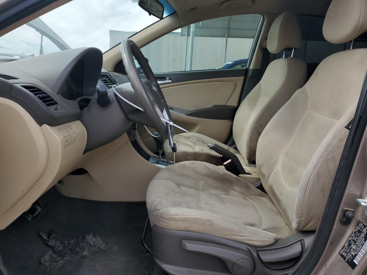 2013 Hyundai Accent - Image 7