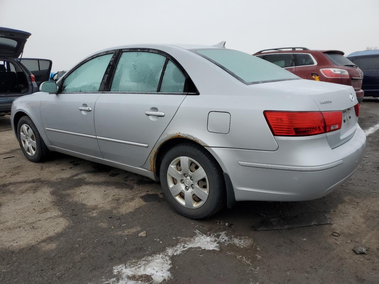 2010 Hyundai Sonata - Image 2
