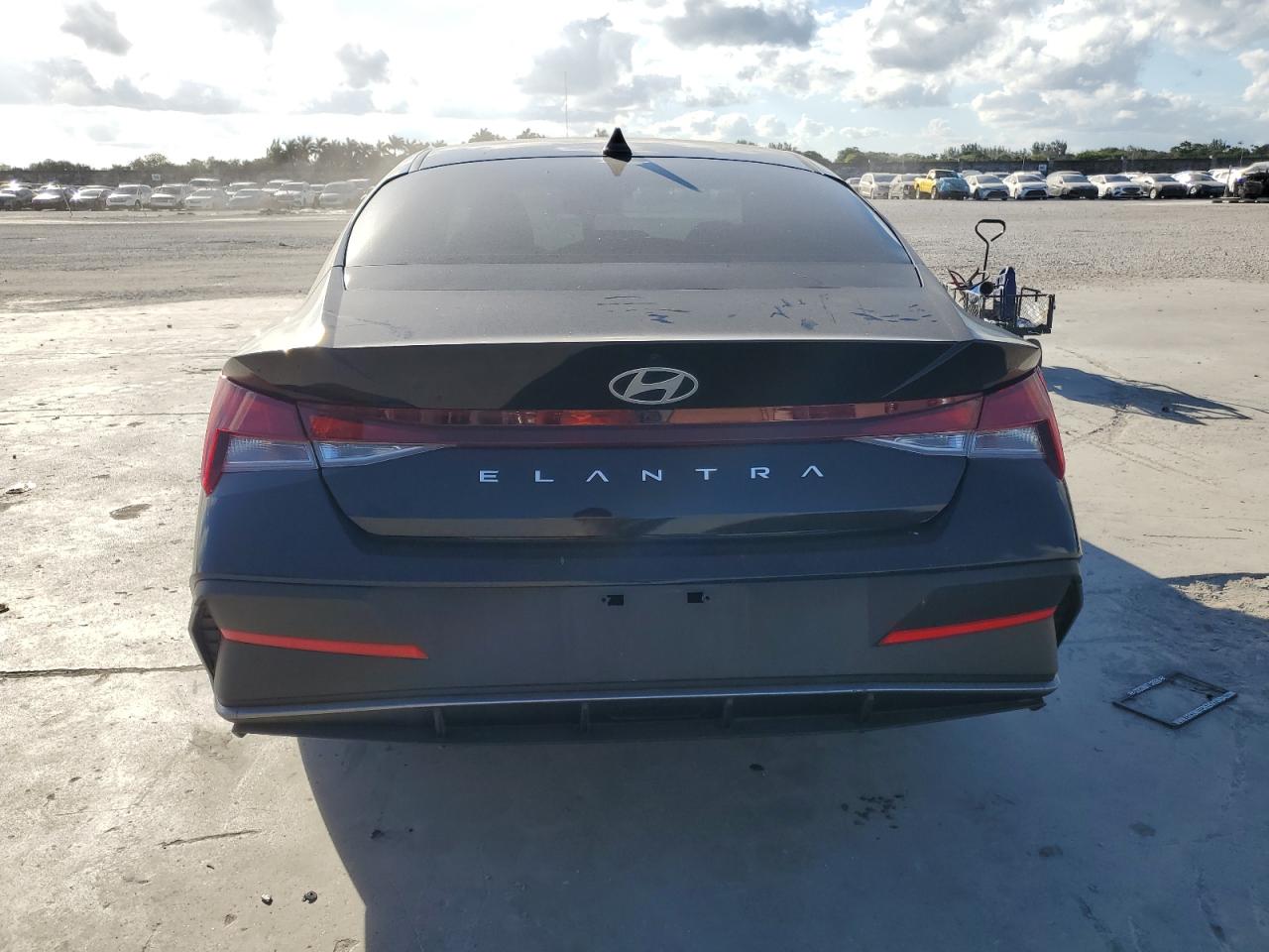 2024 Hyundai Elantra - Image 6