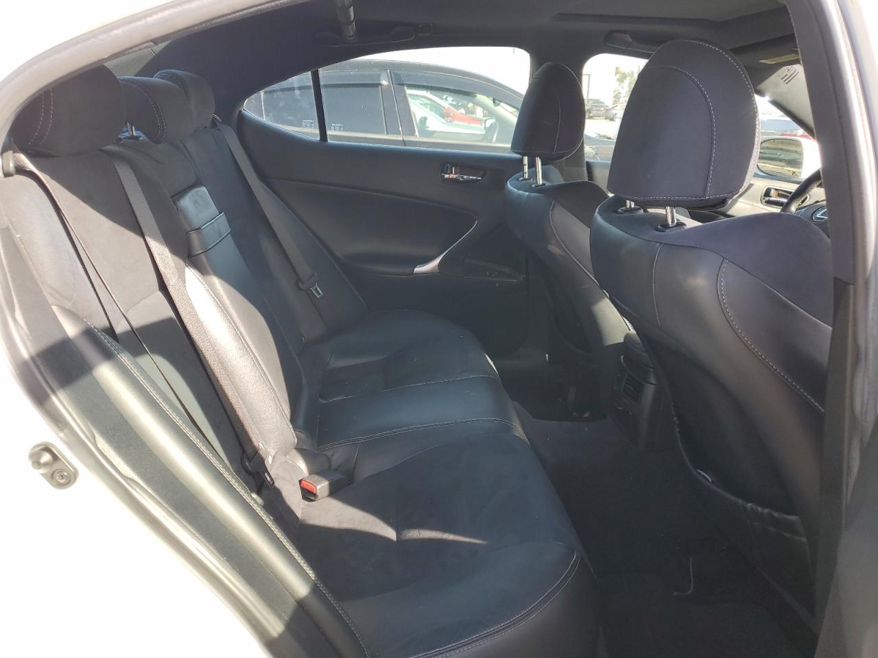 2011 Lexus IS - Image 10
