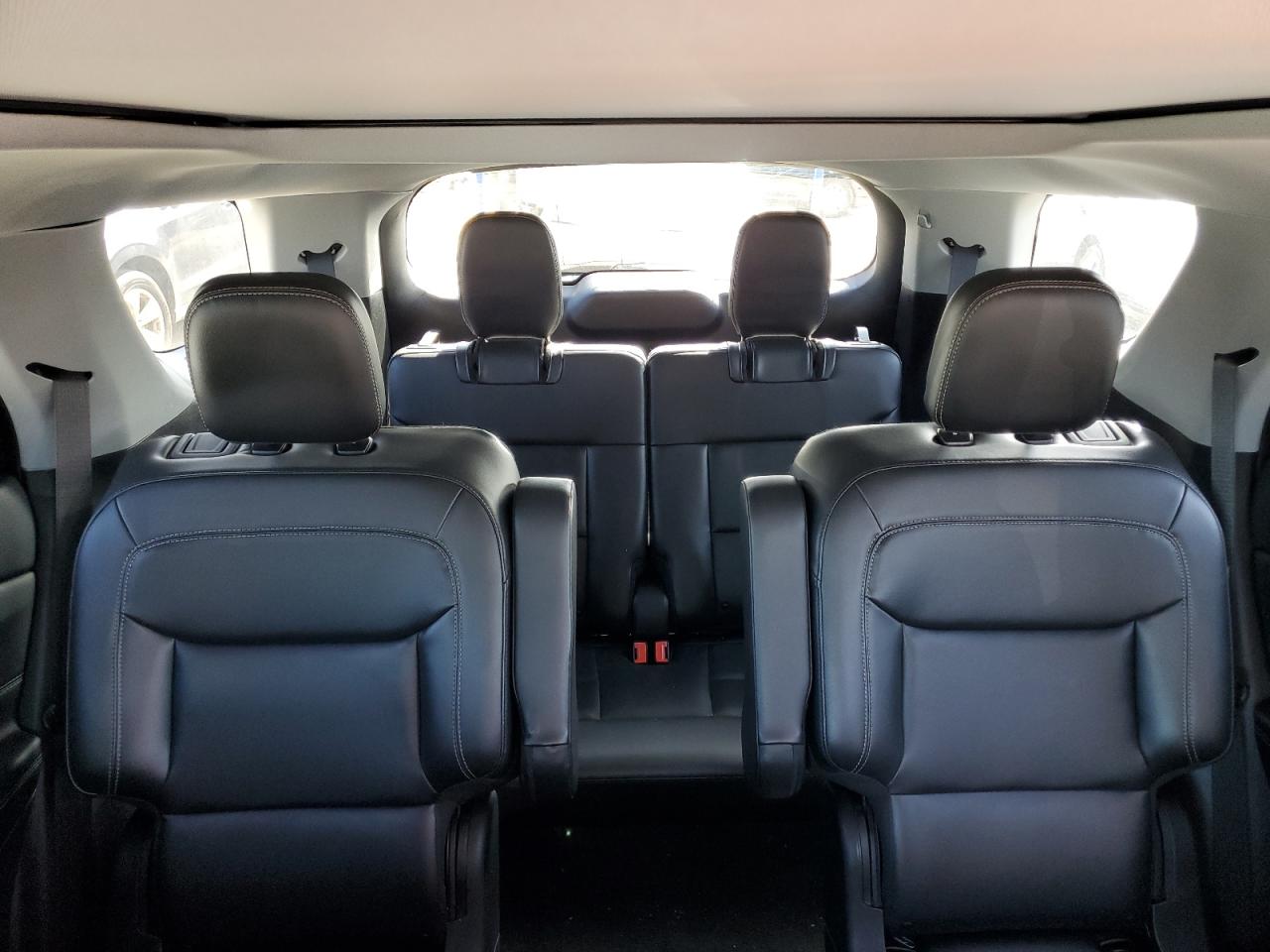 2022 Ford Explorer - Image 10