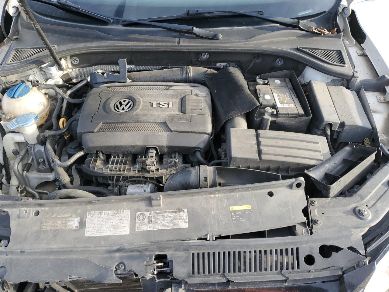 2015 Volkswagen Passat - Image 11