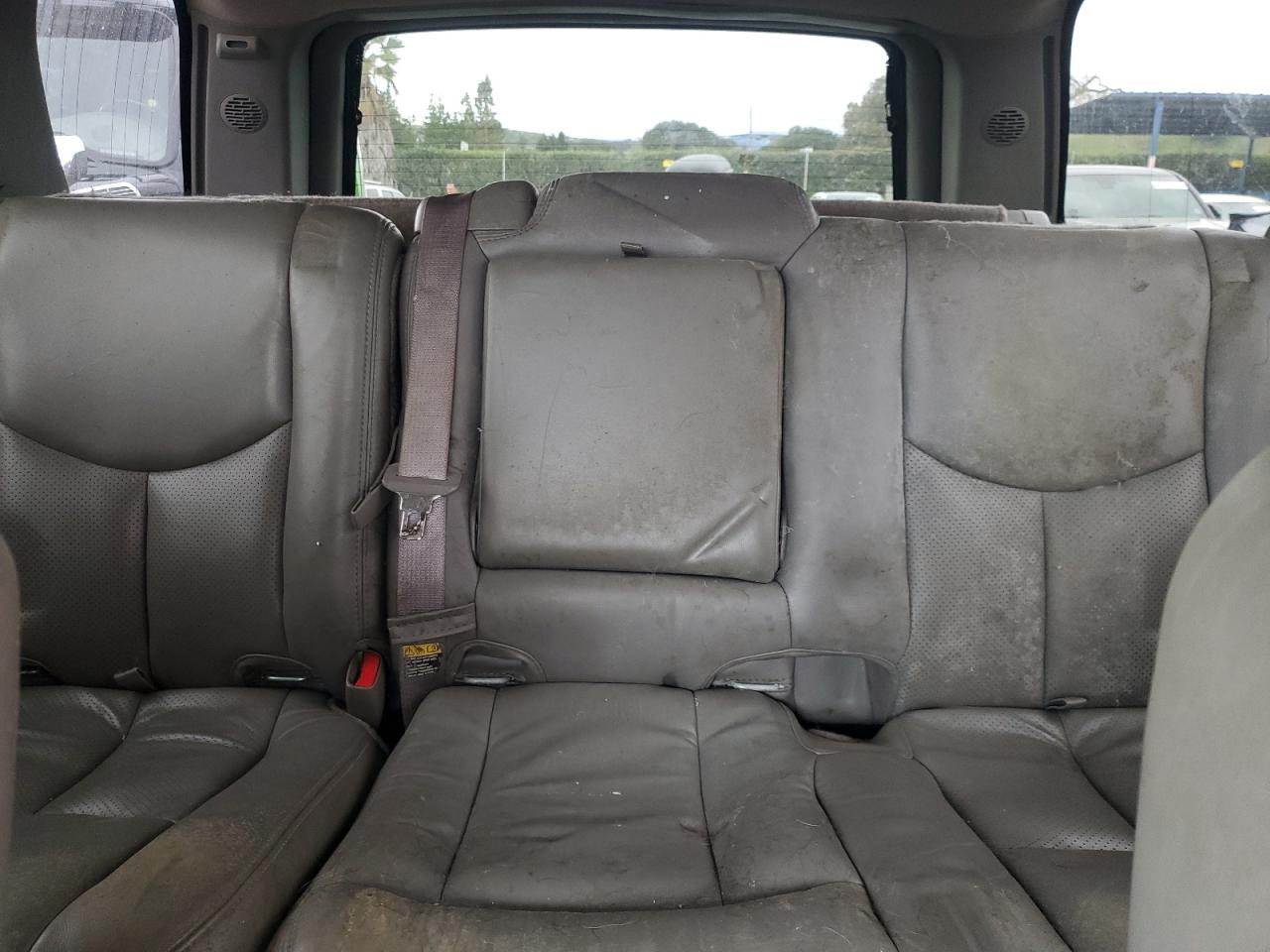 2004 Cadillac Escalade - Image 10