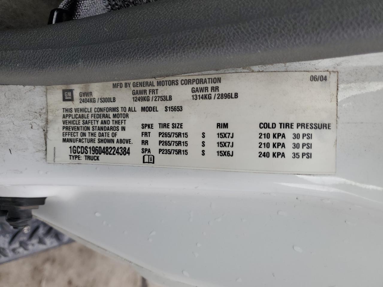 2004 Chevrolet Colorado - Image 12