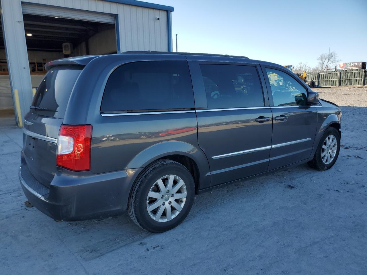 2016 Chrysler Town & Country - Image 3
