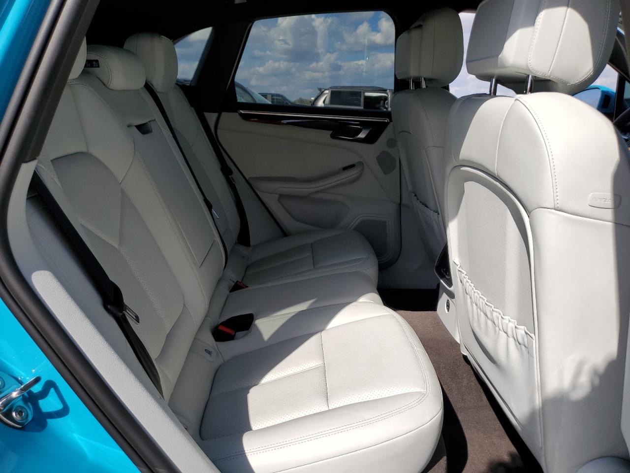 2021 Porsche Macan - Image 11