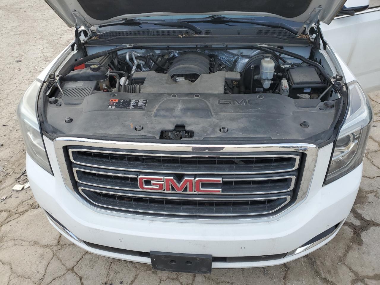 2015 GMC Yukon - Image 13