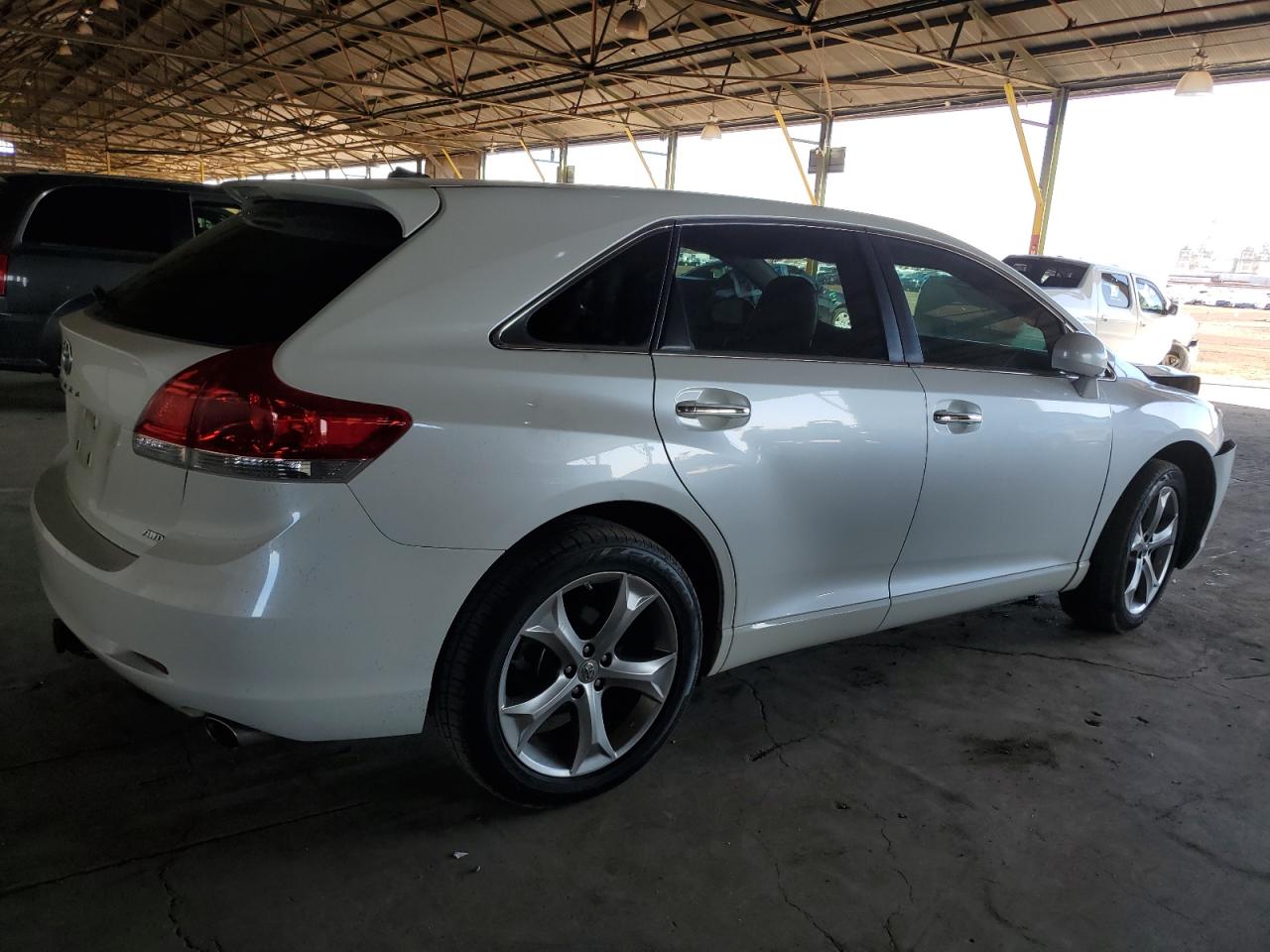 2011 Toyota Venza - Image 3