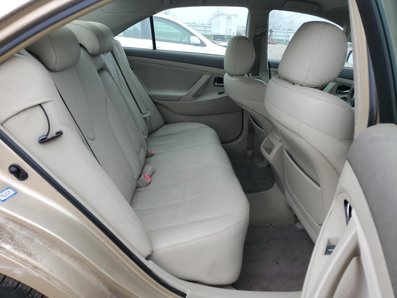 2011 Toyota Camry - Image 10