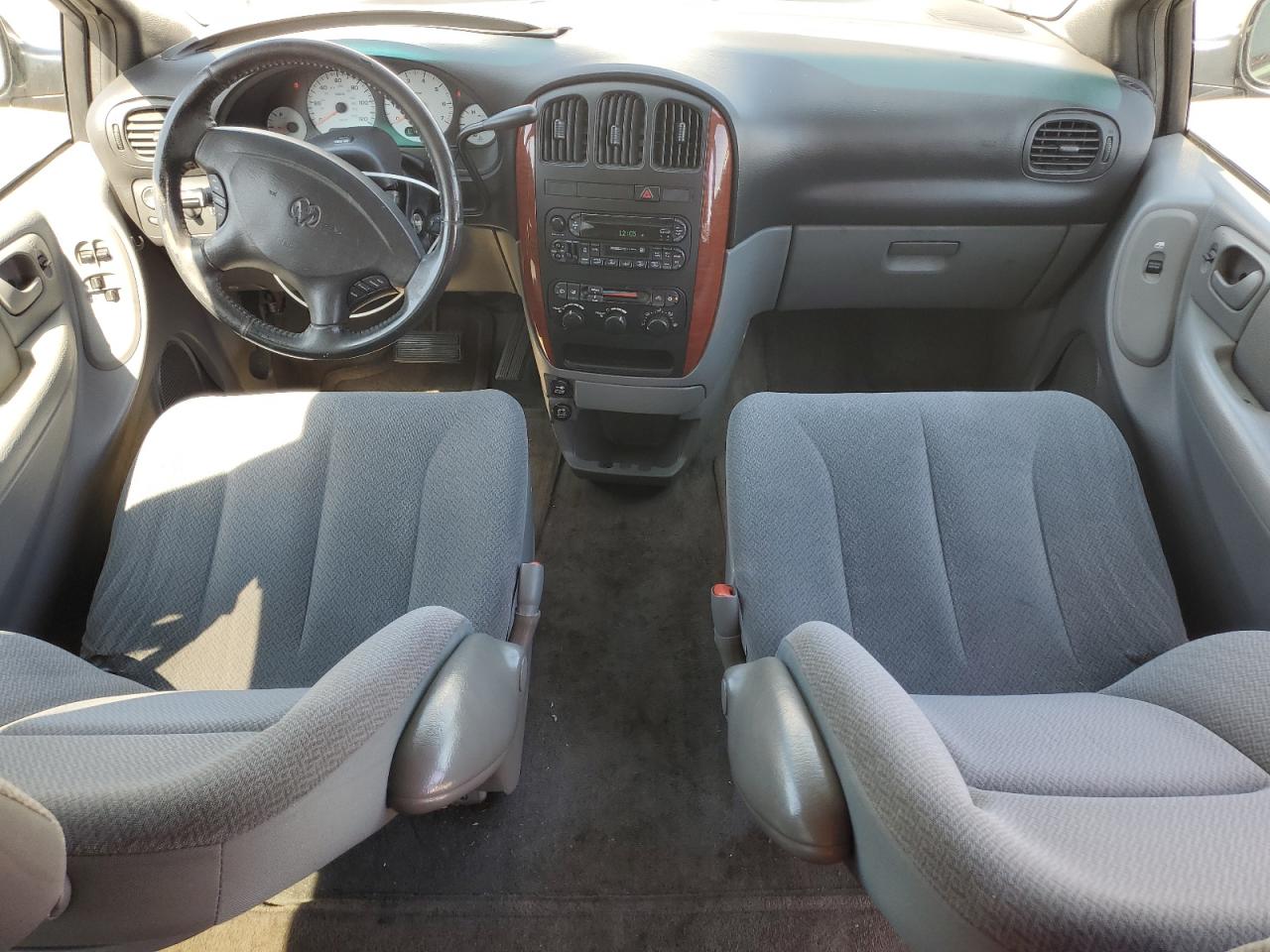 2004 Dodge Caravan - Image 8