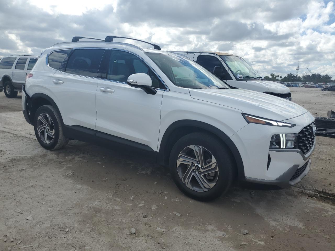 2023 Hyundai Santa Fe - Image 4