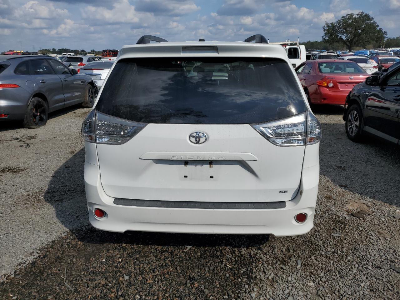 2015 Toyota Sienna - Image 6