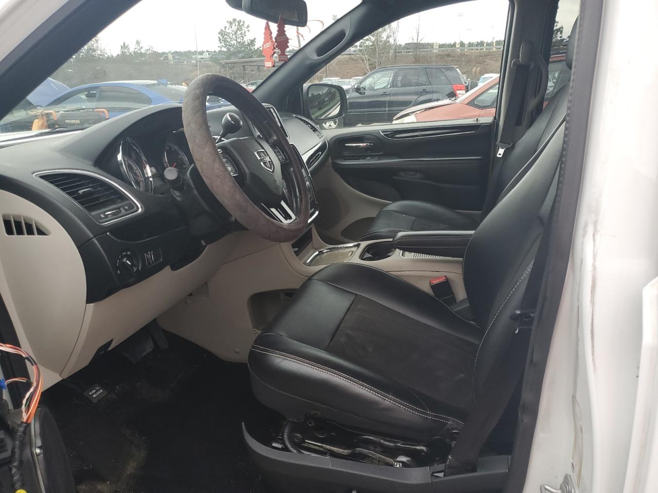 2019 Dodge Caravan - Image 7