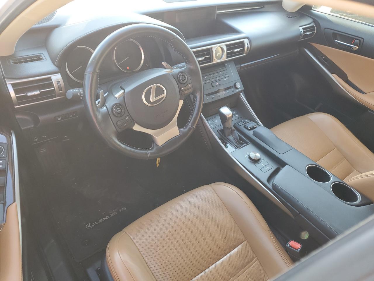 2016 Lexus IS - Image 8