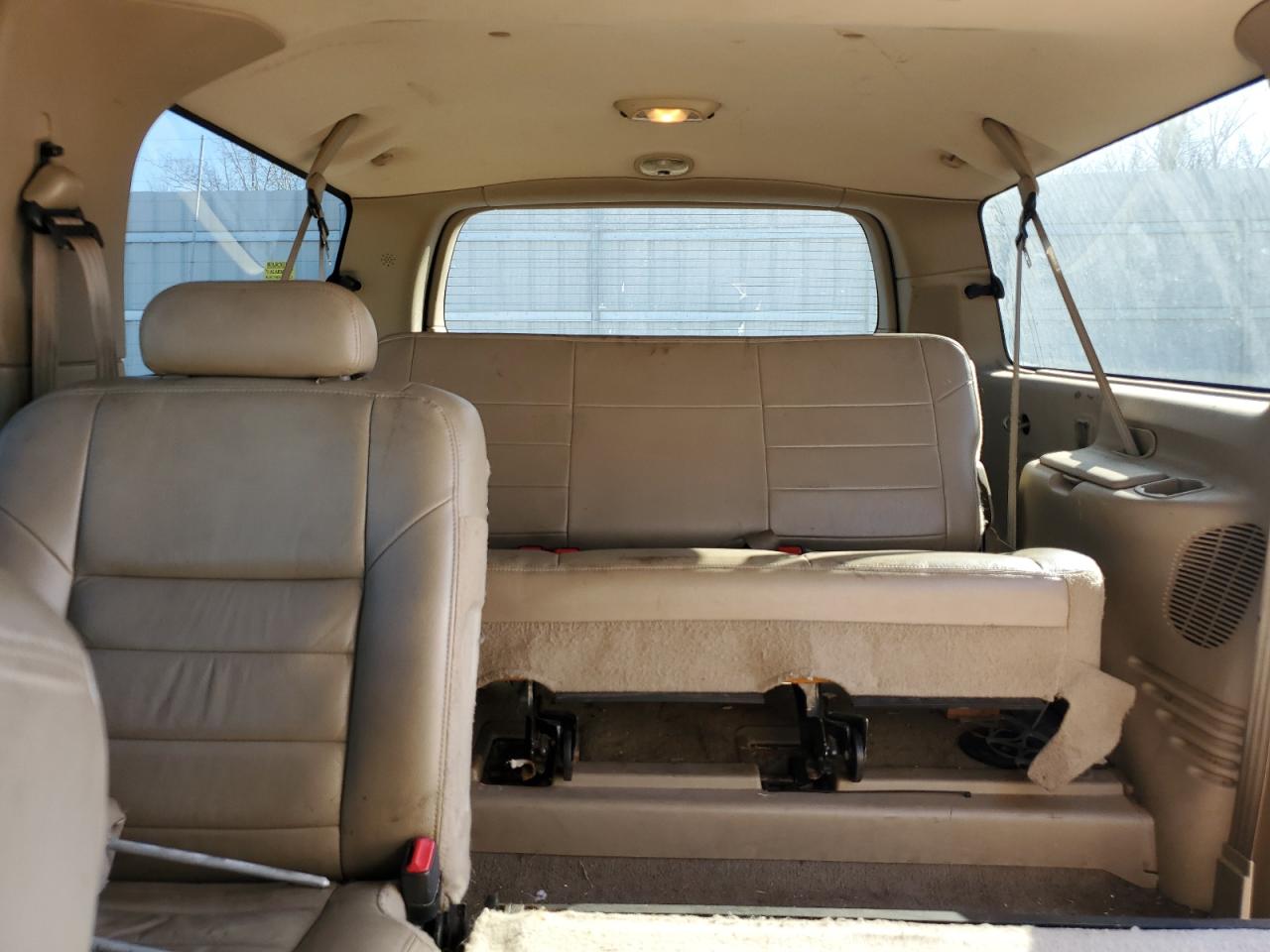 2005 Ford Excursion - Image 10