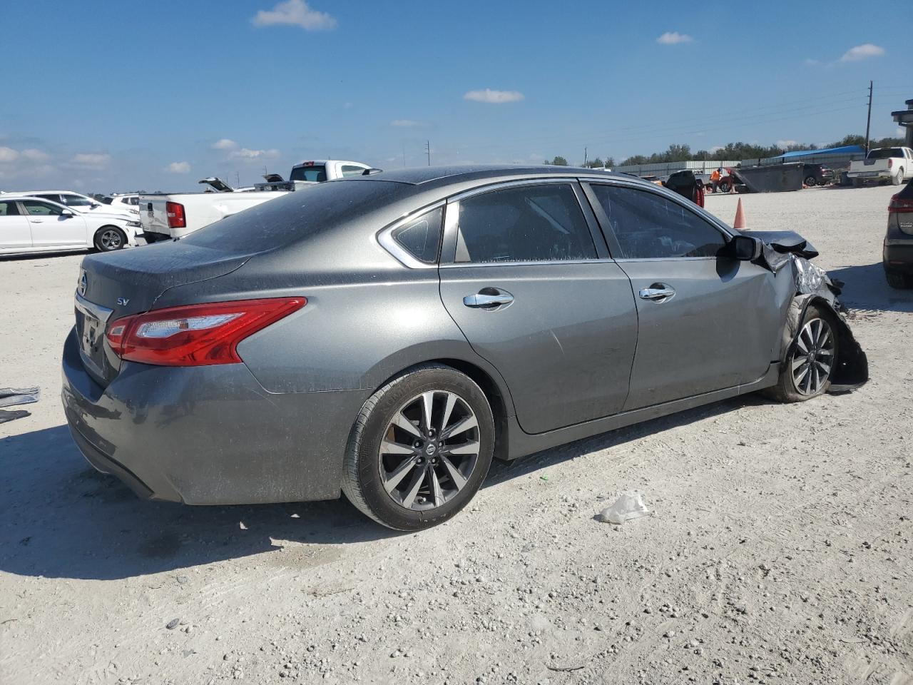 2017 Nissan Altima - Image 3